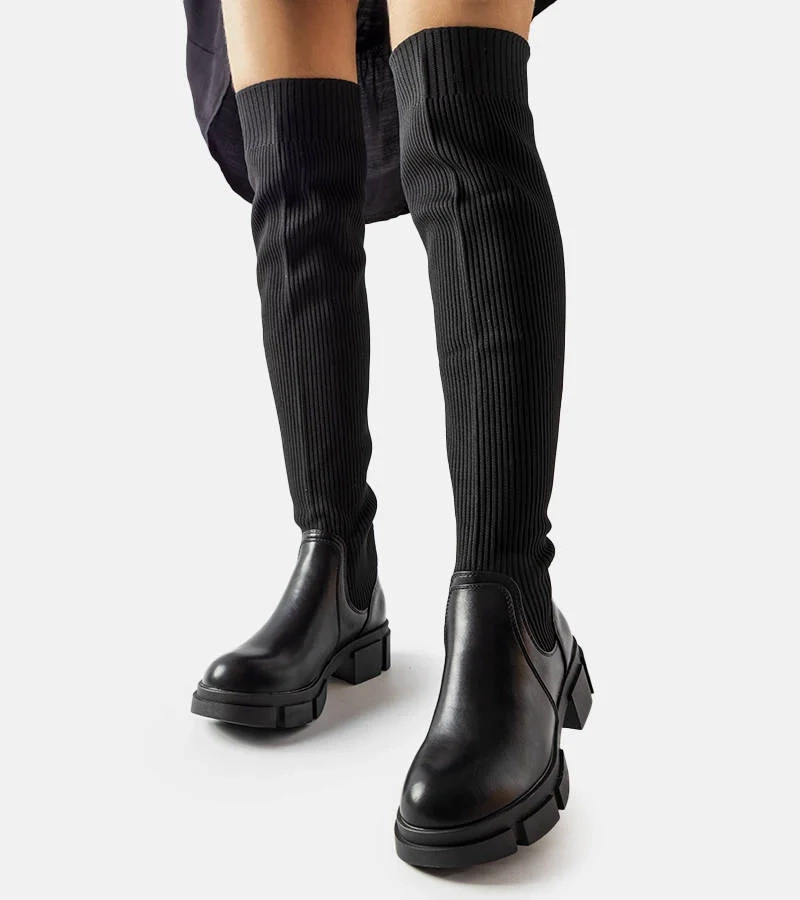 Czarne muszkieterki z elastyczną cholewką