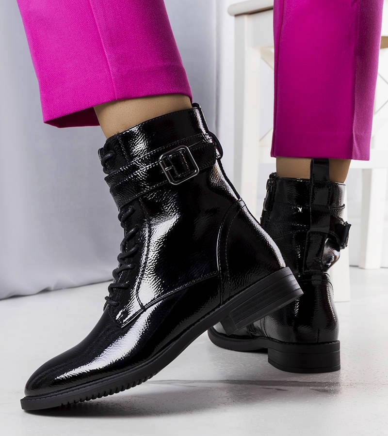 Czarne lakierowane botki