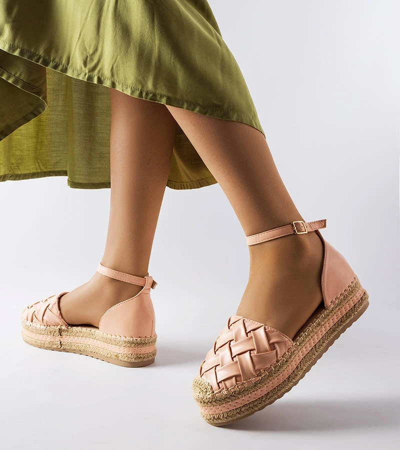 Różowe espadryle na platformie
