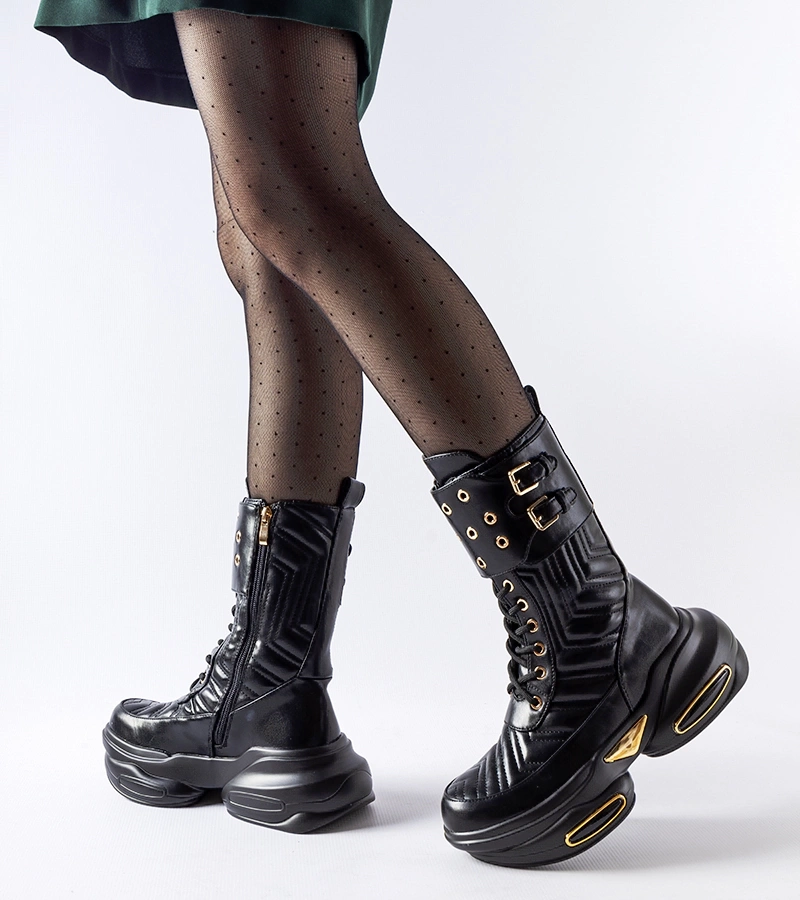 Czarne botki zdobione pikowaniem