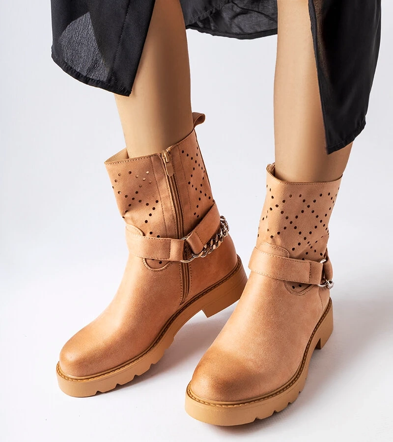 Beżowe ażurowe botki z łańcuchem