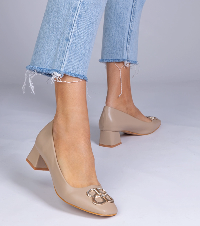 Hers Brązowe czółenka na niskim obcasie z cyrkoniami