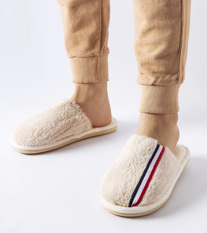 Beżowe ciepłe kapcie