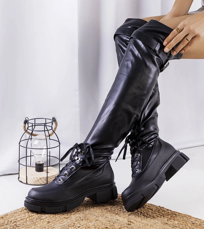 Czarne kozaki z wysoką cholewką