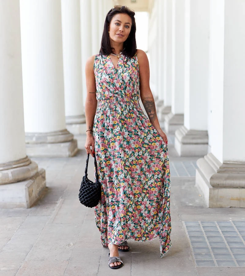 Sukienka maxi w kwiaty z gumka w pasie