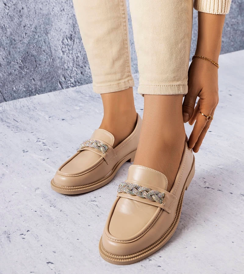 Beżowe mokasyny z cyrkoniową aplikacją