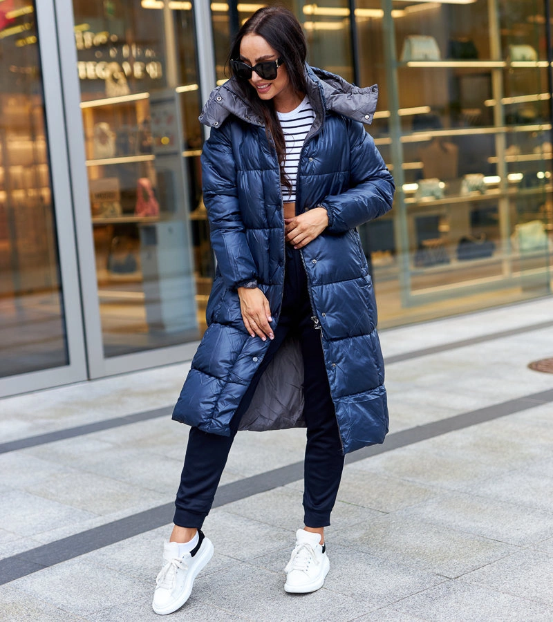 Granatowa długa kurtka z rozpinanym kapturem