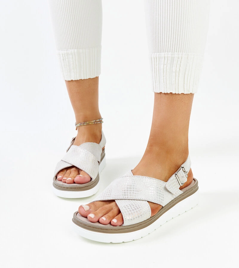 Srebrne skórzane sandały na platformie