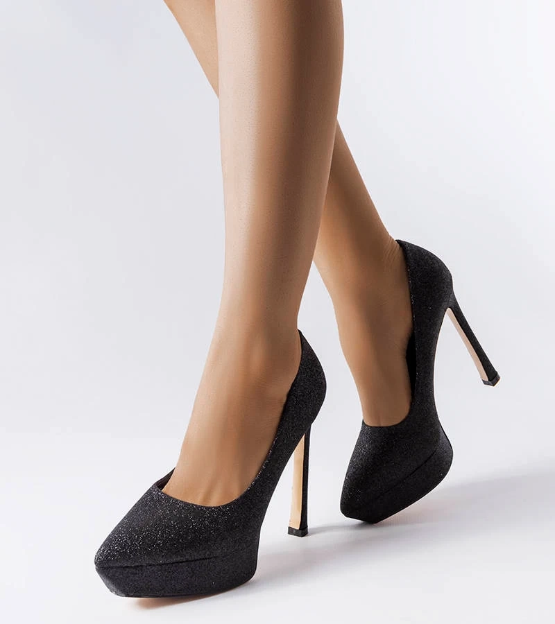 Czarne wysokie szpilki brokatowe