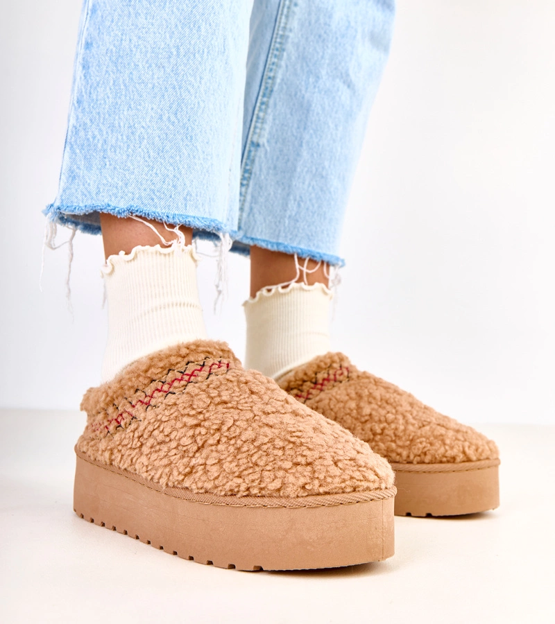 Hers Ciemnobeżowe niskie śniegowce na platformie