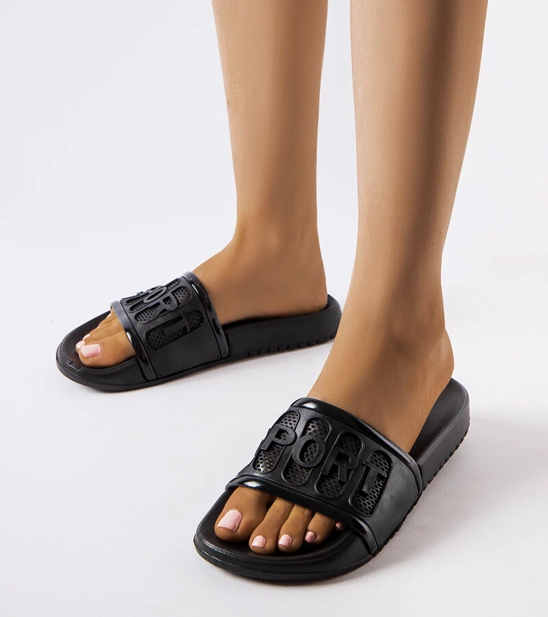 Czarne gumowe klapki