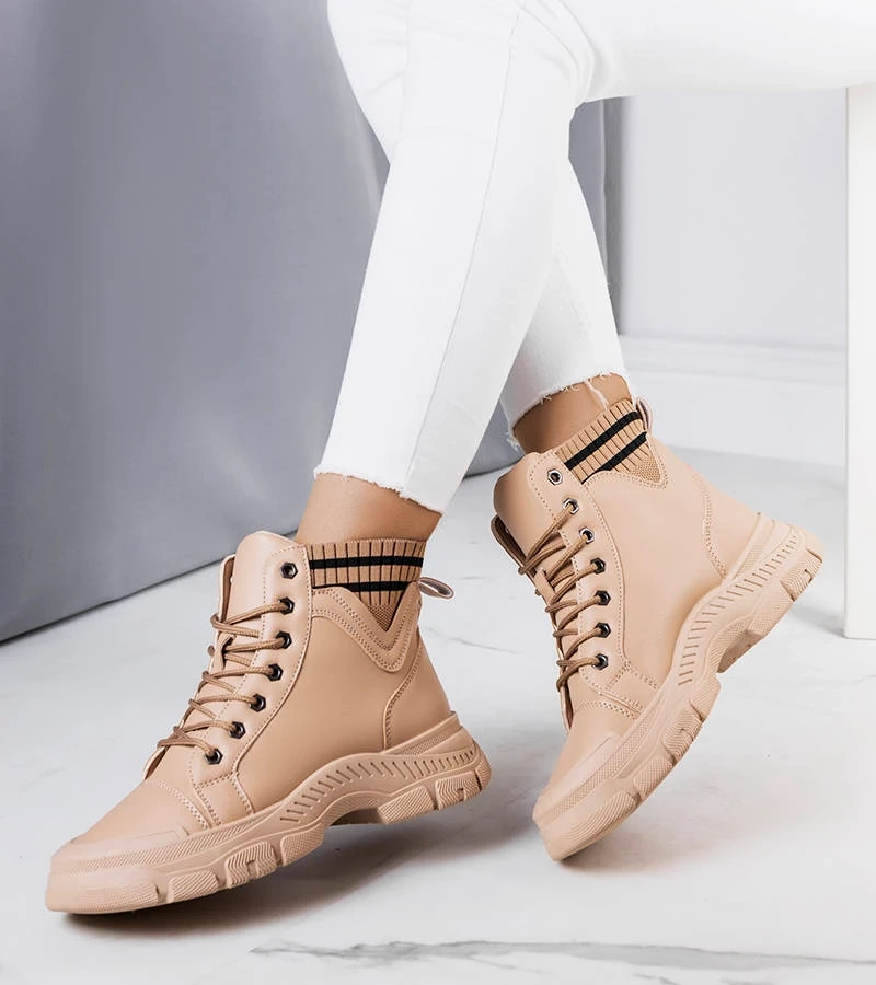 Beżowe ocieplane traperki