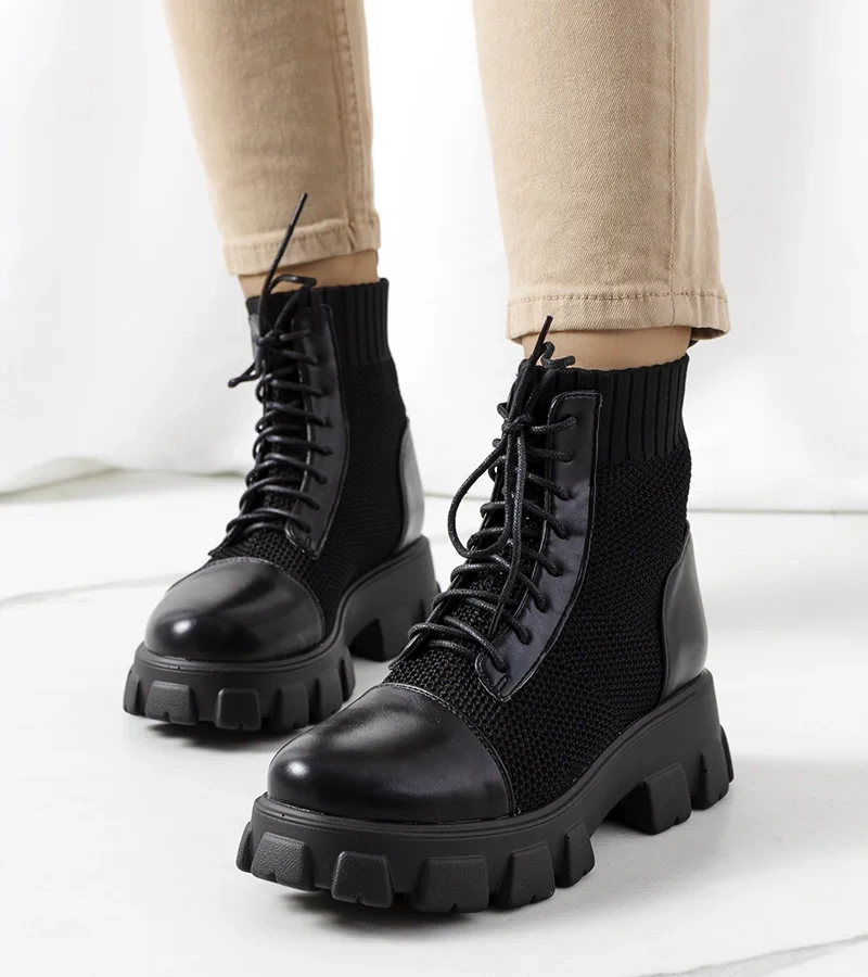 Botki czarne z siateczką na masywnej podeszwie