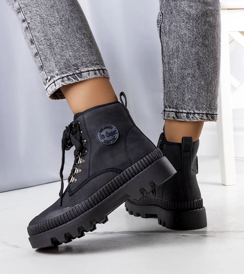 Czarne ocieplane traperki LCJ-22-44-1338L Lee Cooper