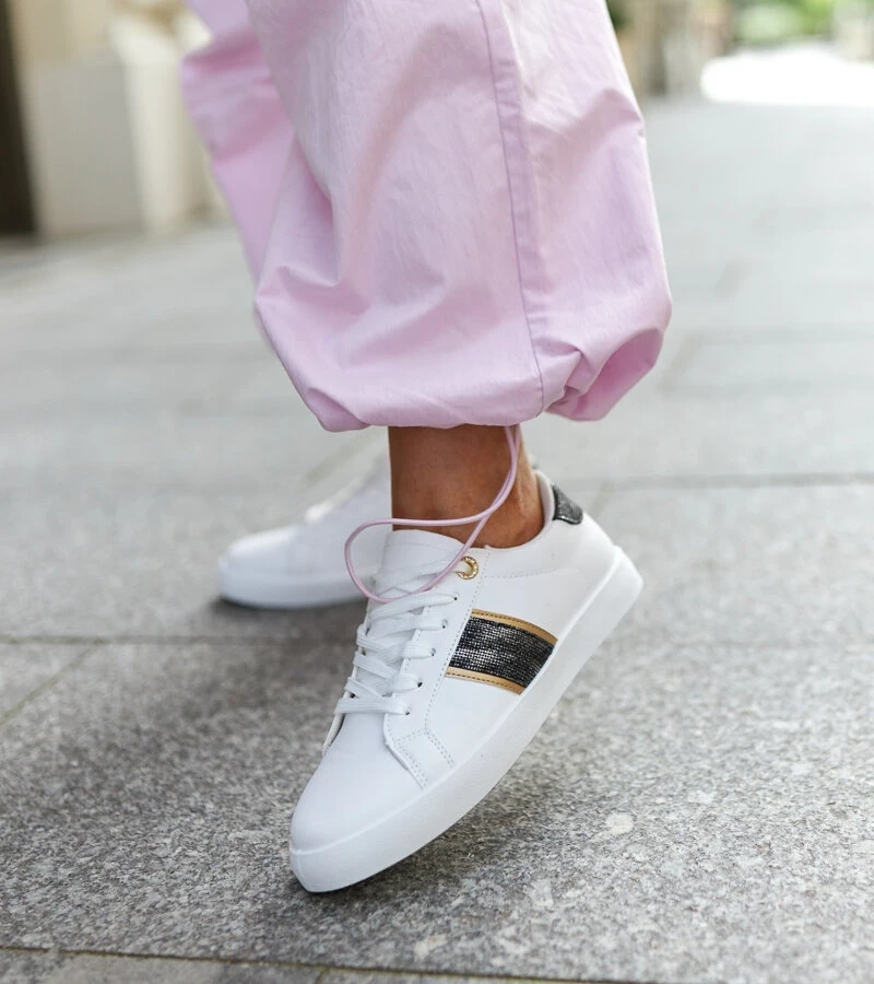 Hers Białe sneakersy z ozdobnym paskiem