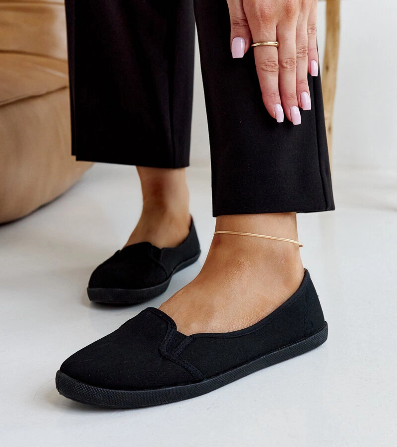 Czarne tenisówki wsuwane