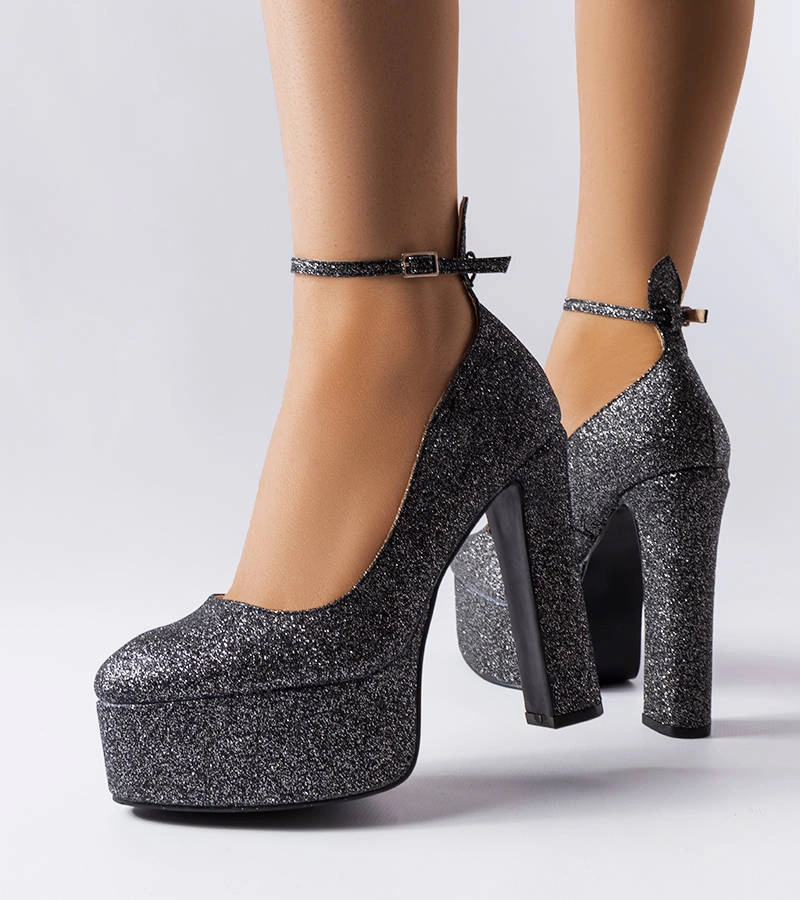 Czarne brokatowe czółenka na wysokim słupku