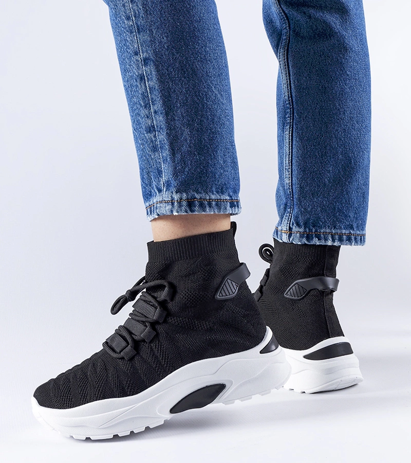 Czarne wysokie sneakersy z elastyczna cholewką