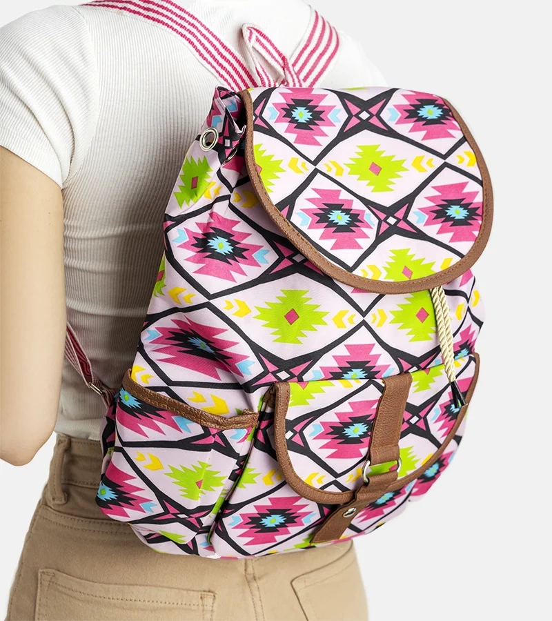 Wzorzysty różowy plecak