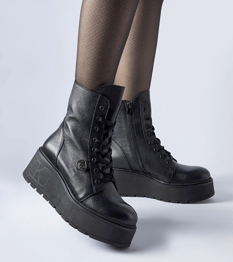 Czarne skórzane botki na platformie Karino