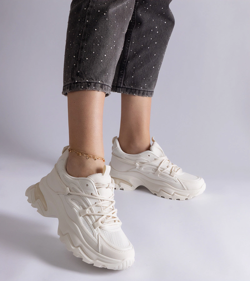 Beżowe sneakersy sportowe na masywnej podeszwie