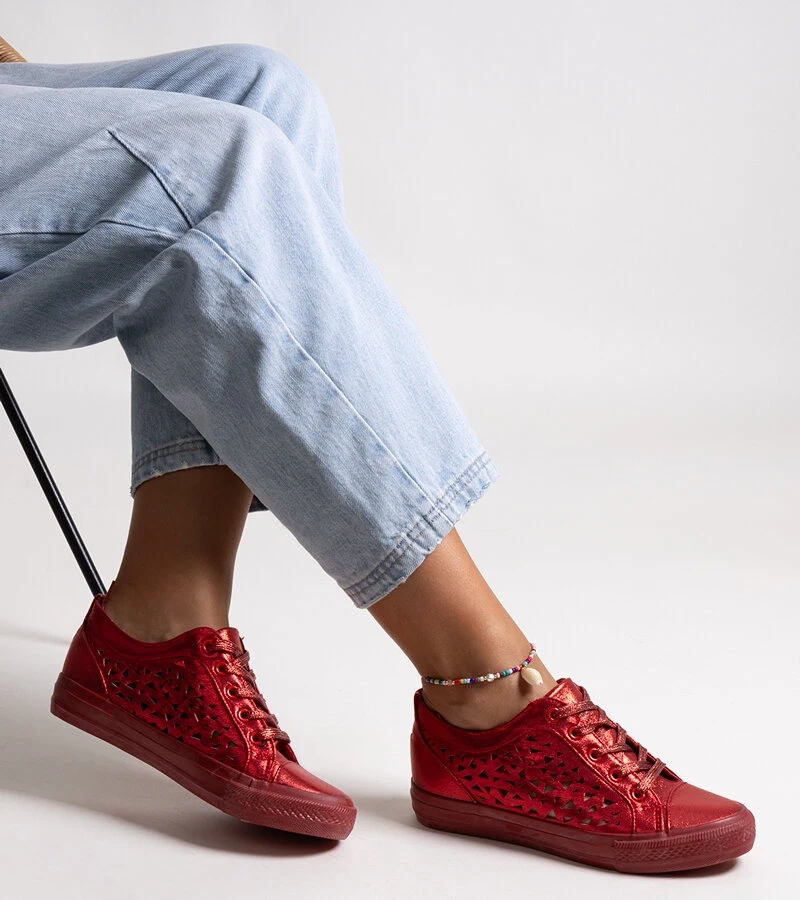 Czerwone ażurowe trampki