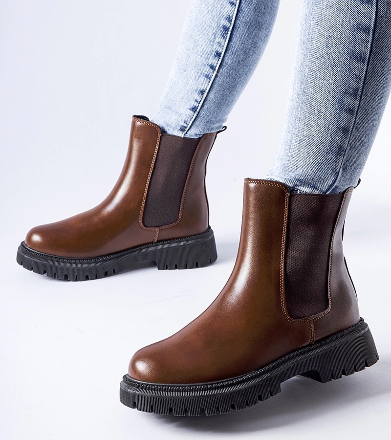 Brązowe ocieplane klasyczne wsuwane botki