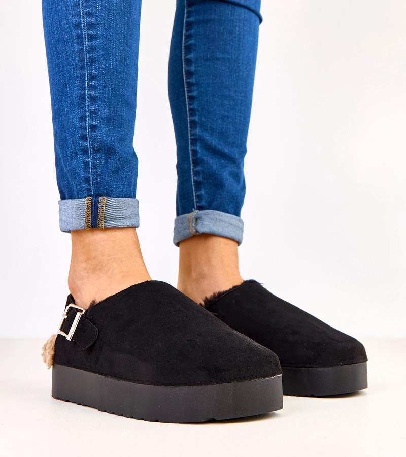 Hers Czarne zabudowane kapcie ze sprzączką