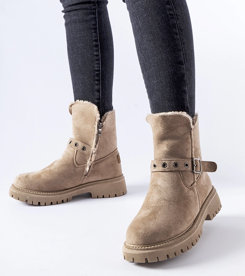 Beżowe  ocieplane botki