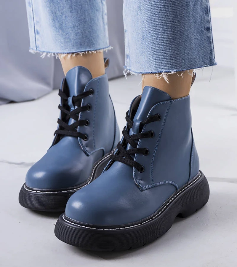 Niebieskie ocieplane botki na platformie