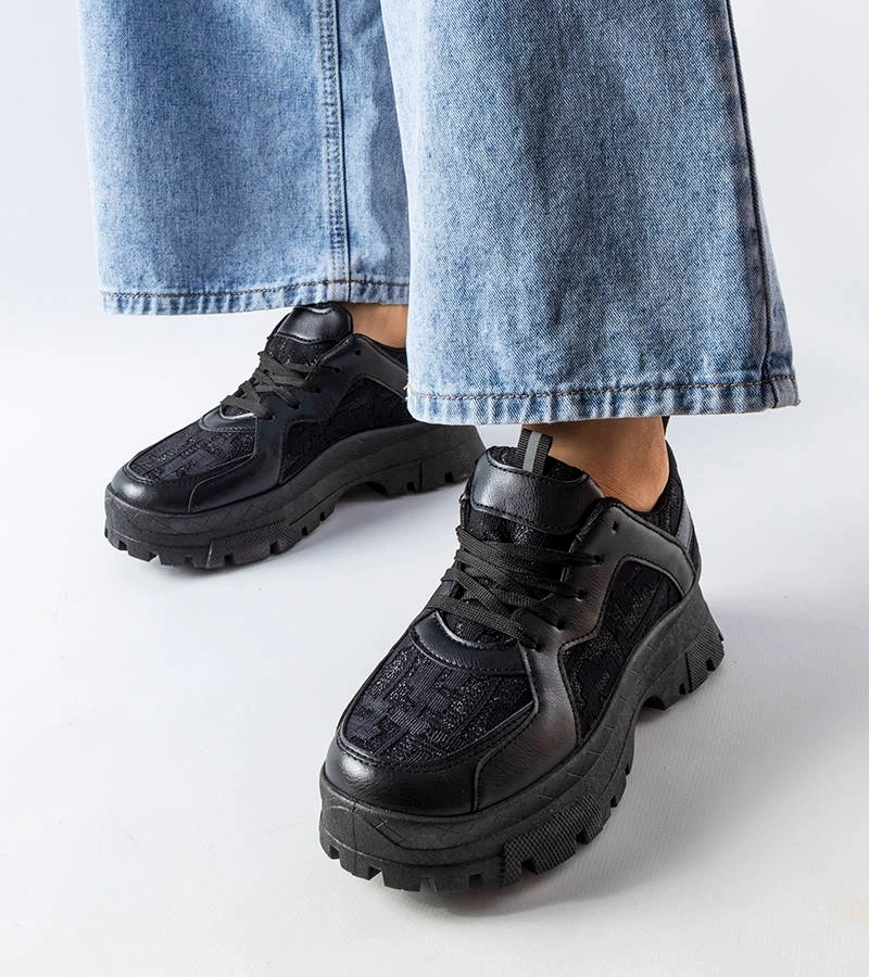 Czarne sneakersy na pogrubionej podeszwie