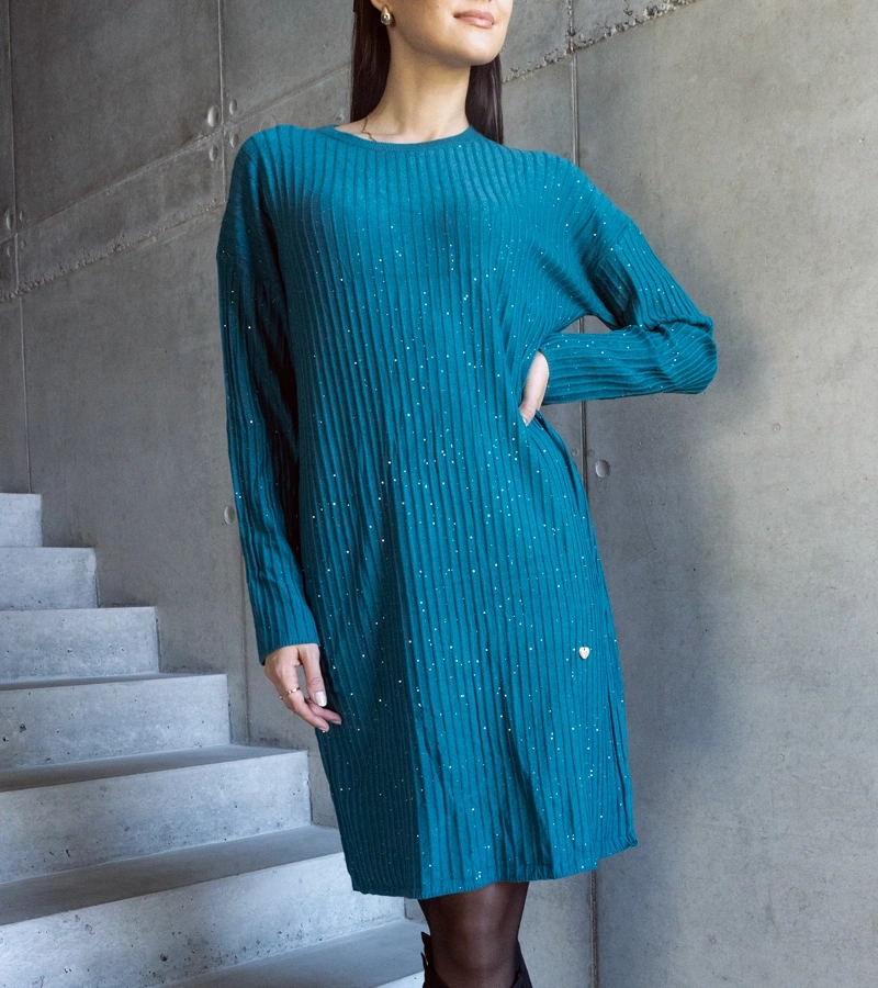 Zielona sukienka midi z połyskiem