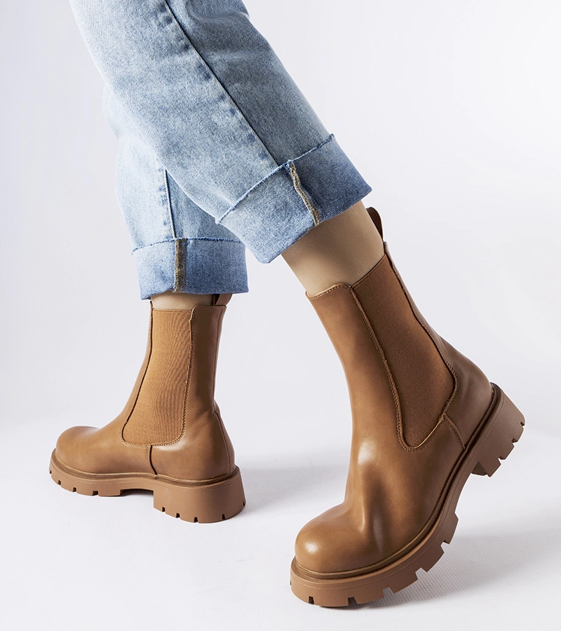 Brązowe wysokie wsuwane sztyblety