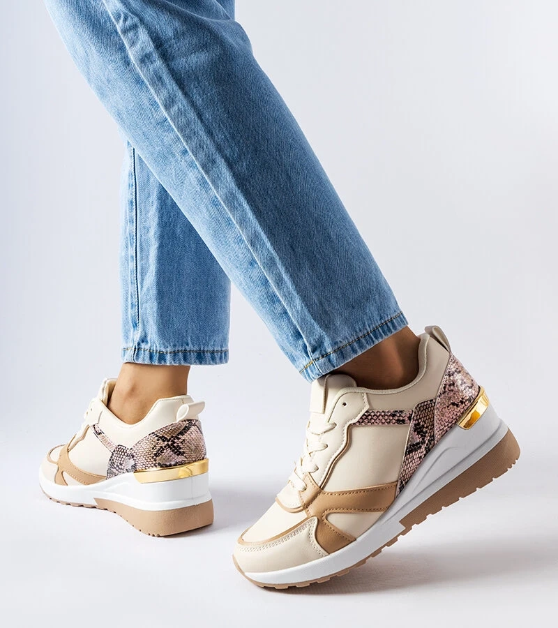 Beżowe sneakersy na koturnie