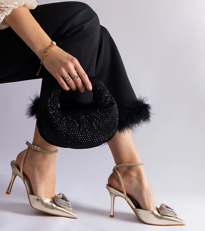 Złote szpilki z odkrytą pięta zdobione cyrkoniami