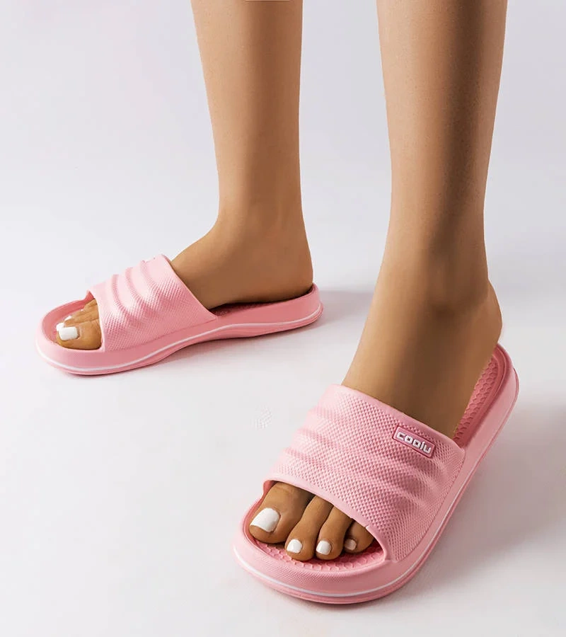 Różowe sportowe klapki