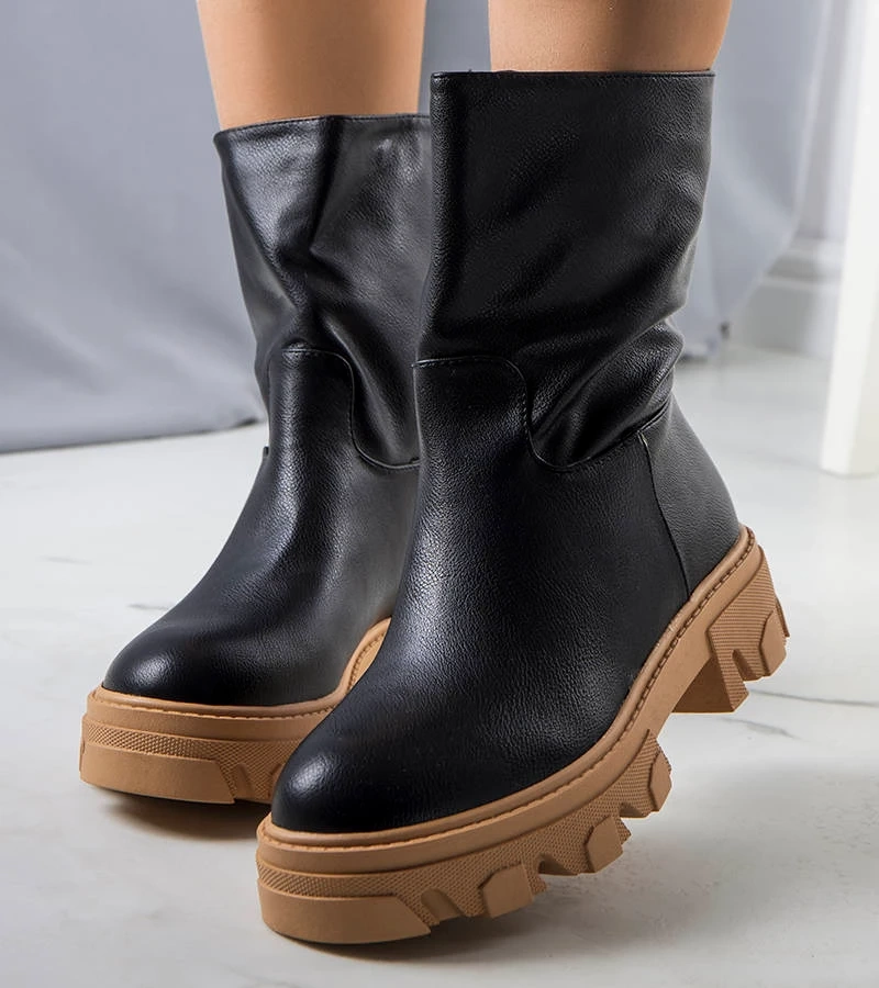 Czarne ocieplane botki