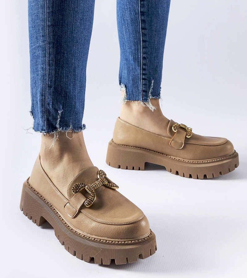 Brązowe mokasyny zdobione cyrkoniami