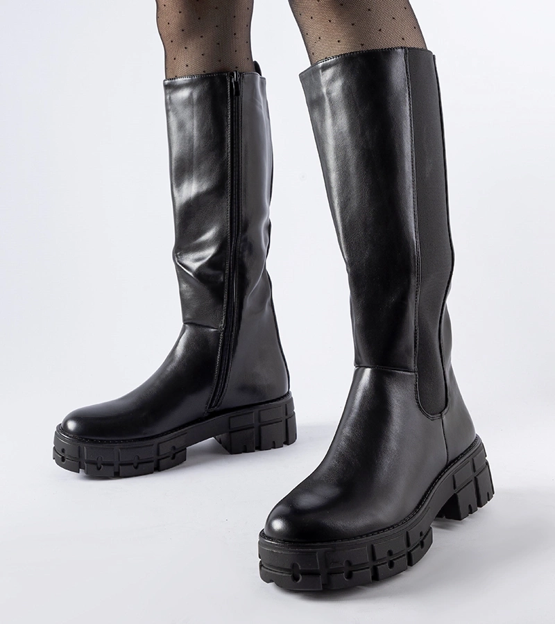 Czarne ocieplane płaskie kozaki