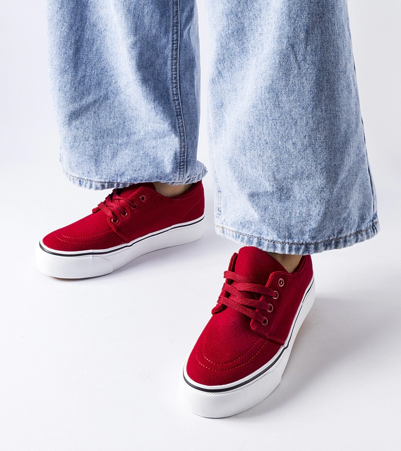 Czerwone tenisówki z eko-zamszu