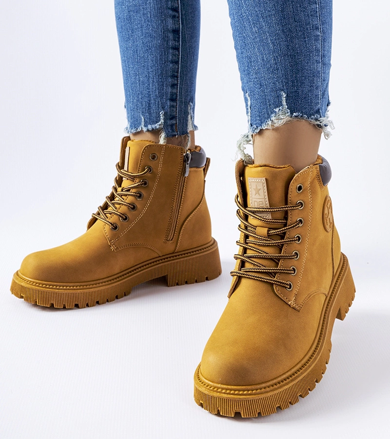 Karmelowe ocieplane trapery