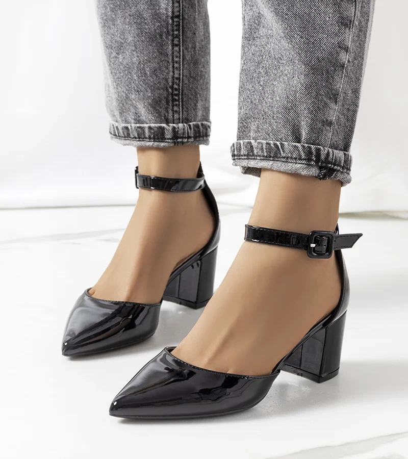 Lakierowane czółenka