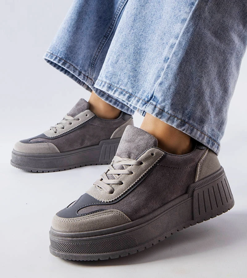 Szare sneakersy na grubszej podeszwie