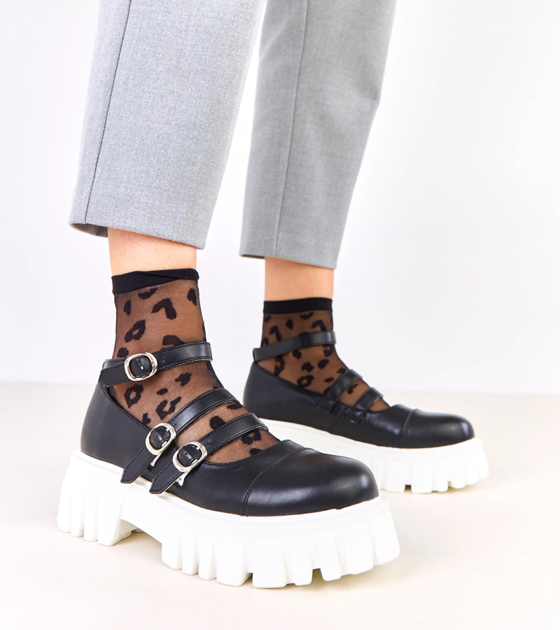 Hers Czarne półbuty na traktorowej podeszwie