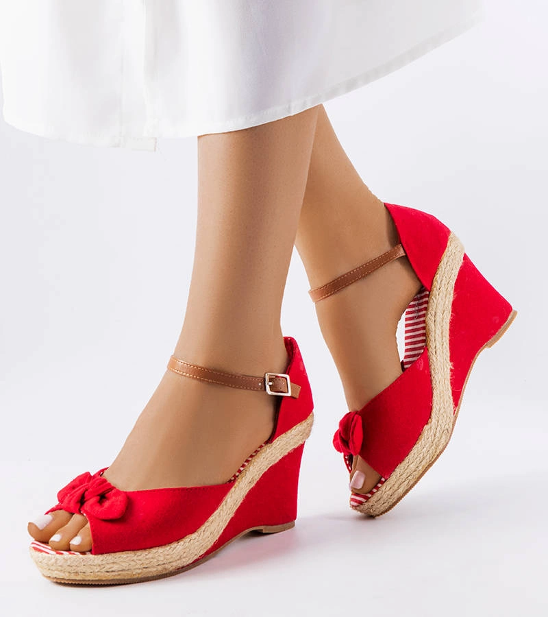 Czerwone espadryle na koturnie