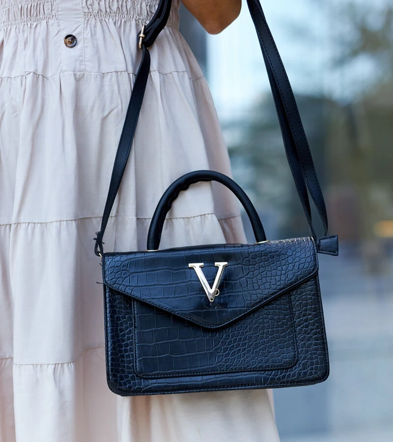 Torebka na ramię z motywem skóry krokodyla