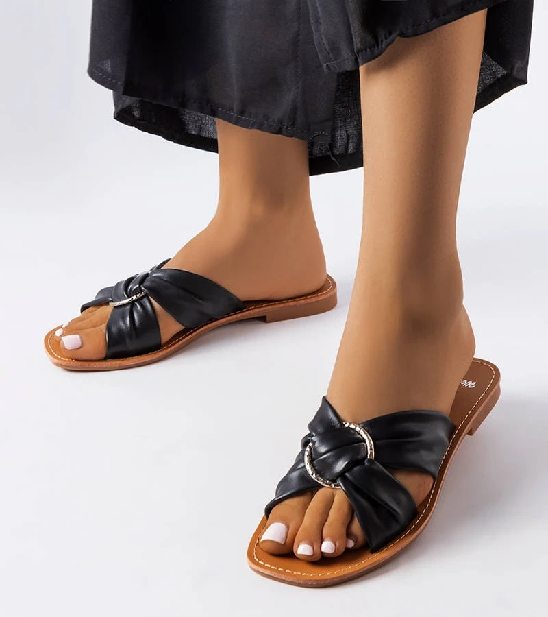 Czarne eleganckie klapki