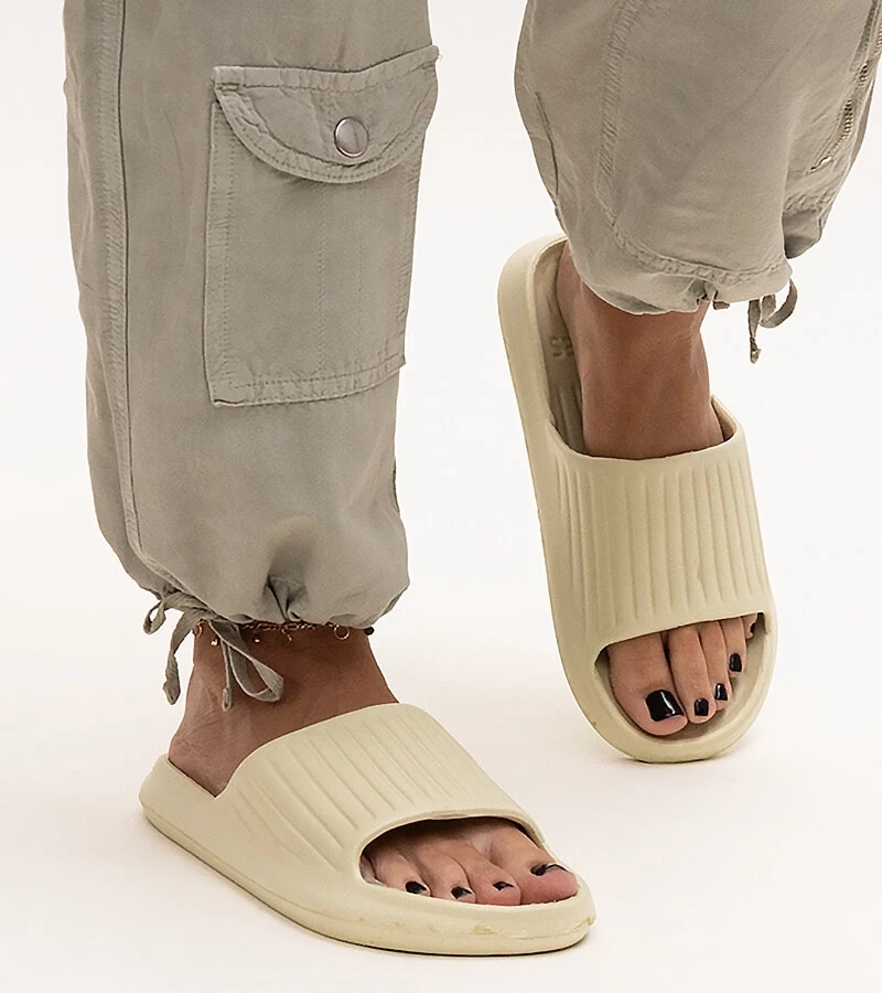 Zielone klapki piankowe