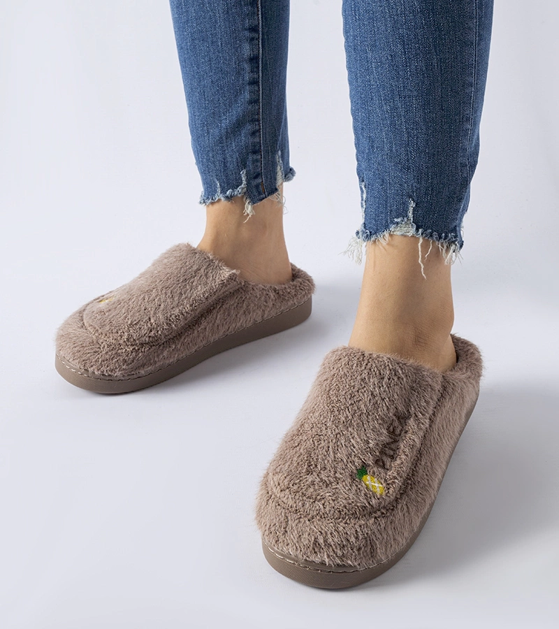 Brązowe ciepłe kapcie