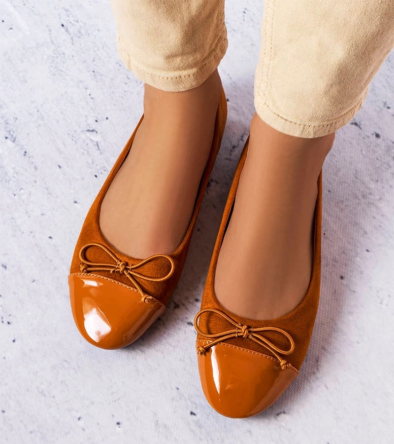Brązowe klasyczne balerinki z kokardką